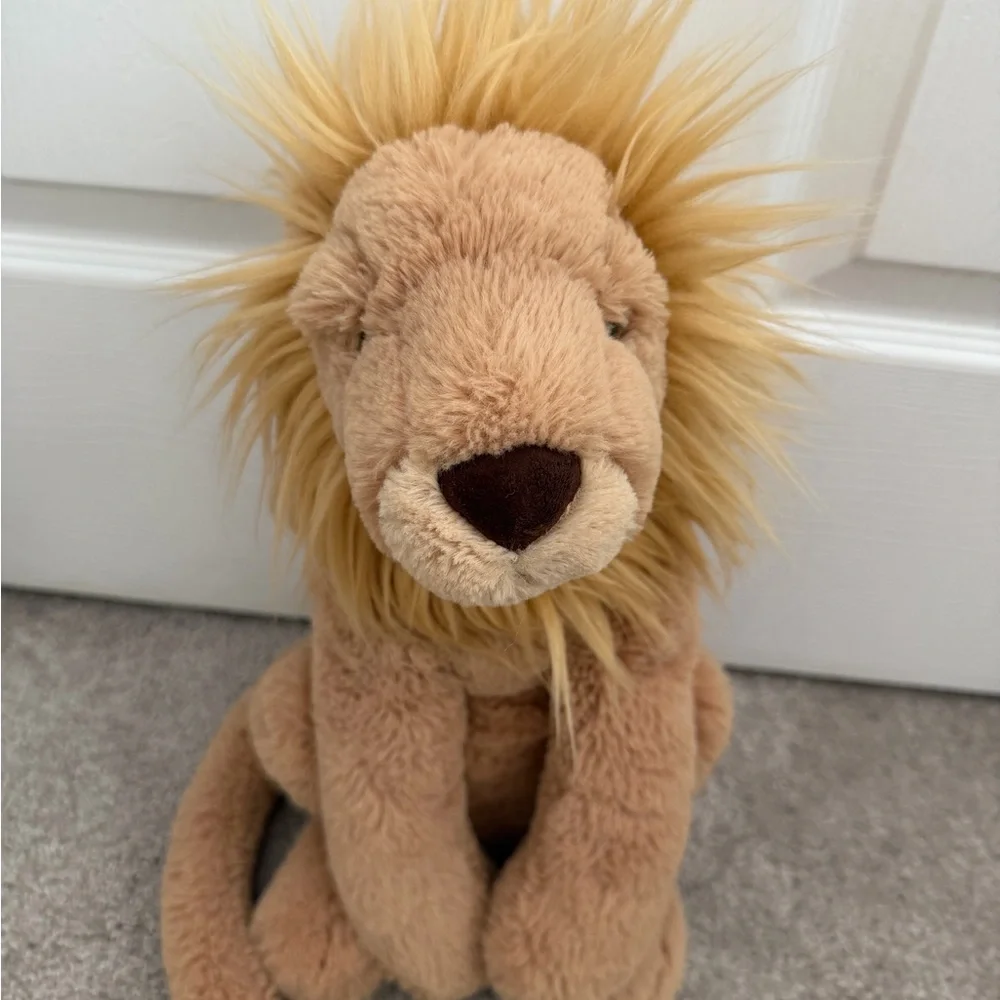 ✨ Retired Jellycat Plush Leonardo Lion ✨ - Picture 2 of 3